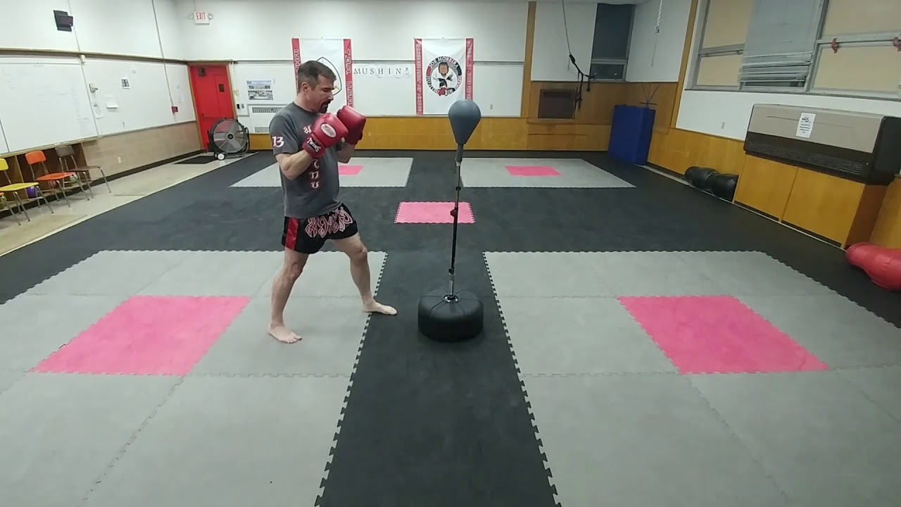 Formation au sac de boxe-comment utiliser un jeu de jambes de sac réflexe pt. 2