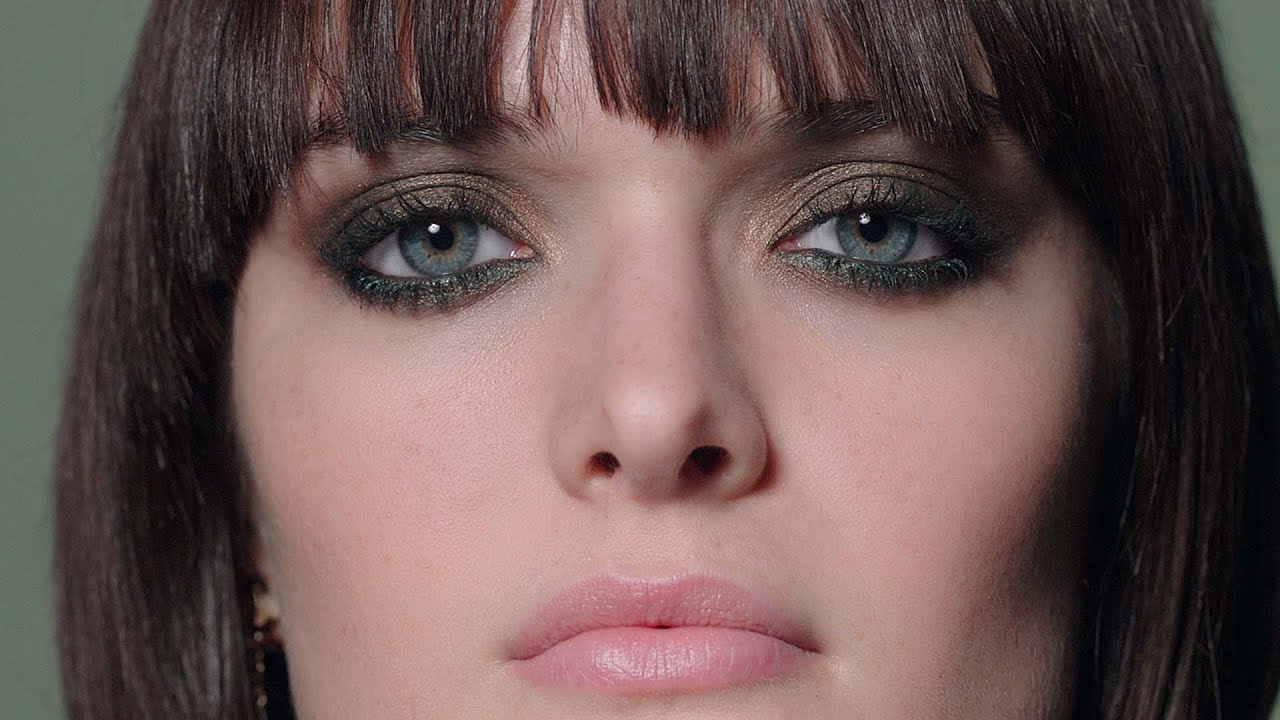 How to Get a Blurry Green Look with the New Eye Collection – CHANEL Makeup Tutorials