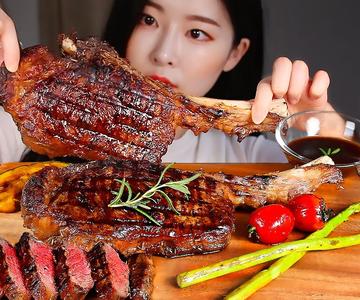 ASMR Énorme steak tomahawk 🥩 vin rouge Steak de boeuf juteux 🍷 MUKBANG