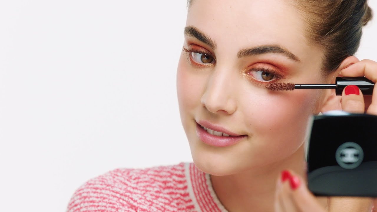 How to get Romy Schonberger’s look from the SPRING-SUMMER 2021 COLLECTION – CHANEL Makeup Tutorials