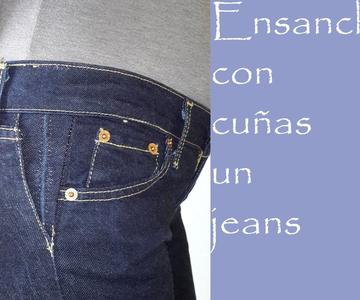 Agrandir un jeans d’y ajouter deux empiècements en forme de triangle de chaque côté de la taille